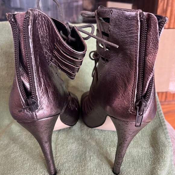 DV by Dolce Vita Metallic Pewter Lace-Up Heeled Boots-8M pre-loved excellent! - Picture 6 of 13